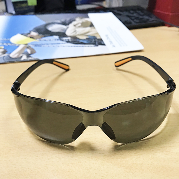 K&iacute;nh bảo hộ KY212